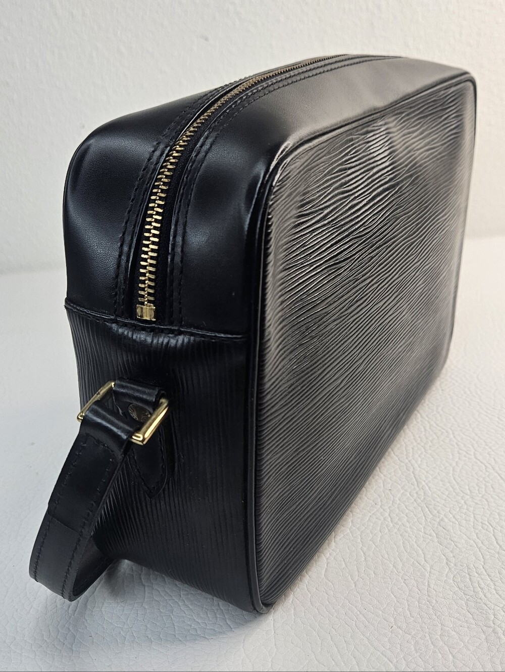 Authentic Louis Vuitton Trocadéro 27 EPI Crossbody Shoulder Bag w/dustcover - Picture 7 of 16